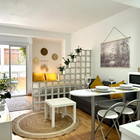 2 Min Dalla Loft Terrazza Casa Gialla 公寓