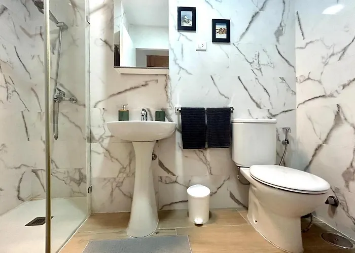 2 Min Dalla Loft Terrazza Casa Gialla דירה